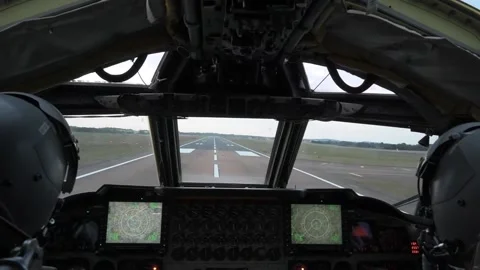 Cockpit view of U.S. Air Force pilots landing B-52 Stratofortress aircraft Видео 213580657