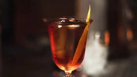 Cocktail in the bar Video stock 106630212