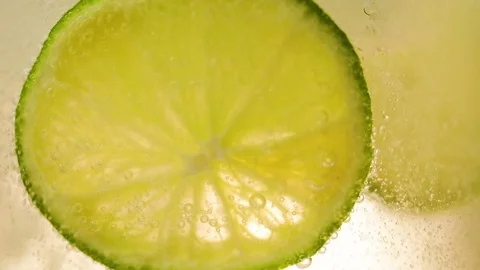 Cocktail in close-up Video stock 82869807