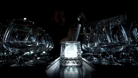 Cocktail creation timelapse. 動画素材 100469878