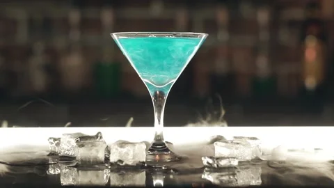 Cocktail with dry ice on the bar Stock Footage 118890767