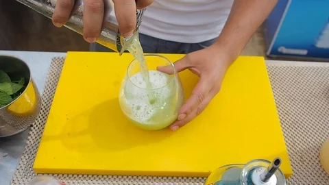 Cocktail Video stock 102415884