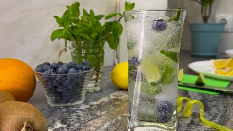 Cocktail with fruit and ice Video stock 201168546