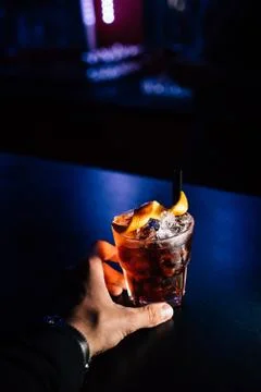 Cocktail in hand Stock-Fotos