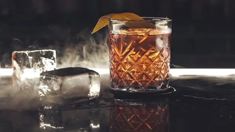 Cocktail with ice cubes on the bar 스톡 동영상 118888243