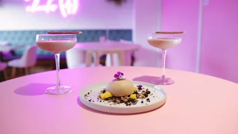 Cocktails at Sweet Cheeks 스톡 동영상 147057744