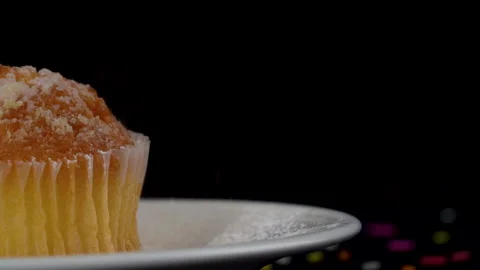 Coco powder falling on cupcake slow motion Stock-Footage 135777184