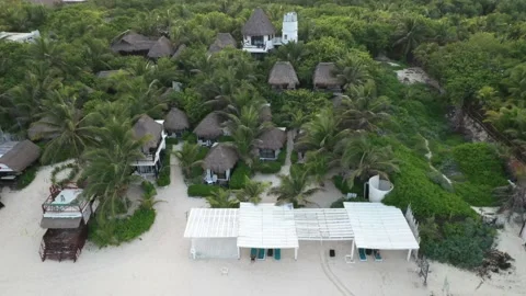 Coco Tulum Pan out from Beach Front Cottages 2 Vídeo Stock 137428295