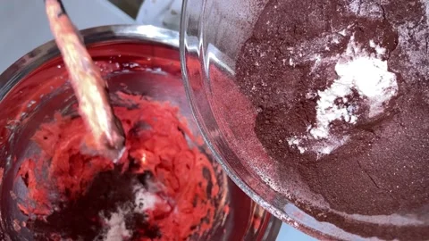 Cocoa powder is put in the dish with red cream Video stock 230082510