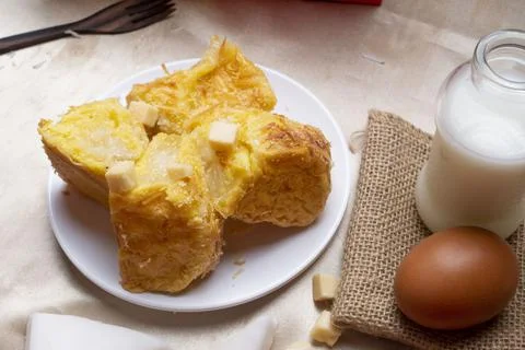 Coconut bread on white plate Foto stock