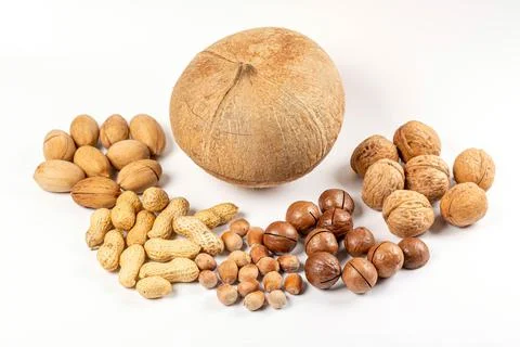 Coconut, macadamia, pecan, walnuts, peanuts and hazelnuts on white Foto stock