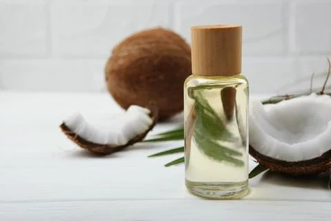 Coconut oil and coconuts on the table Stock-Fotos