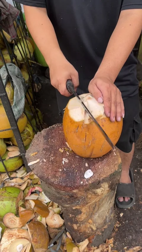 Coconut Opening Hands Performing Knife Cutting in Outdoor Market Setting Видео 344608120