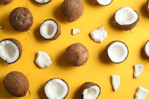 Coconut pattern on color background, flat lay Foto stock