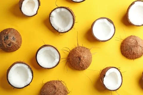 Coconut pattern on color background, flat lay Foto stock