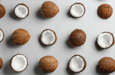 Coconut pattern on white background, top view Stockfoto's