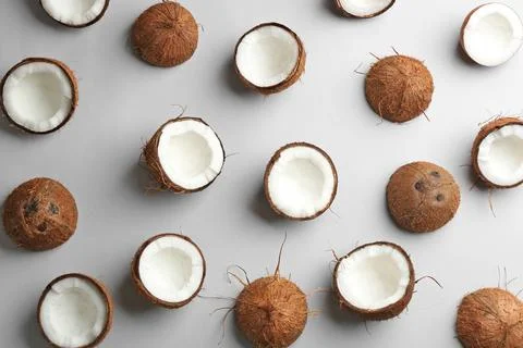 Coconut pattern on white background, top view Stockfoto's