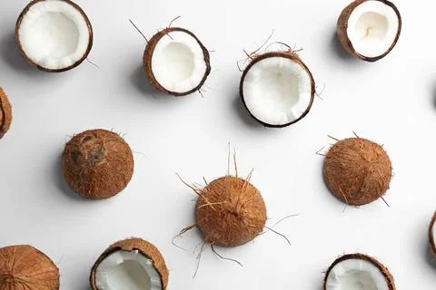 Coconut pattern on white background, top view Stockfoto's