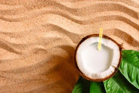 Coconut on the sand beach Foto stock
