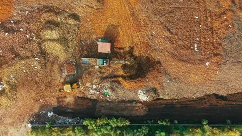 Coconut waste segregation at a coconut collection and processing unit Vídeo Stock 341466058