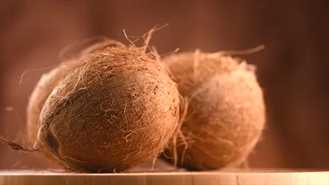 Coconut. Whole coco nut rotating on brown background. Fresh healthy coconut Vidéo 197365788