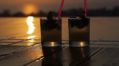 Coctails by the pool Video stock 127693537