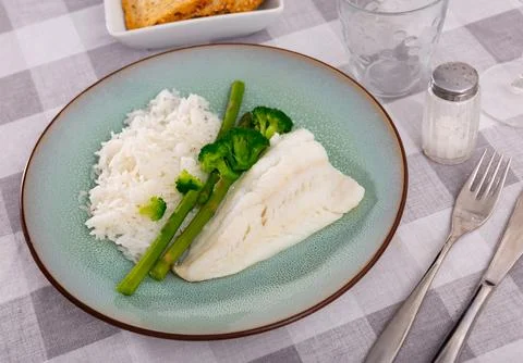 Cod fillet served with rice and steamed broccoli An attractive presentation on 스톡 사진