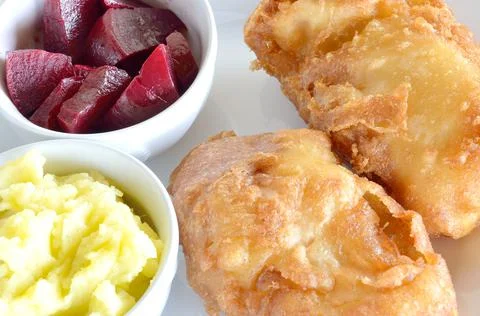 Cod fish fillet ,garlic dip and roasted beet salad Foto stock