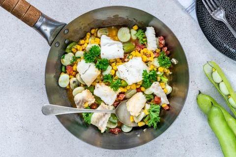 Cod, sweetcorn and broad beans succotash Foto stock