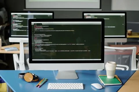 Code On Computer Screen In Classroom Stock-Fotos