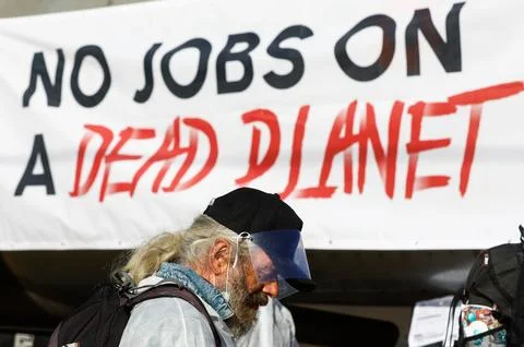 Code Rouge climate activists block access to TotalEnergies site in Feluy, Belgiu Foto stock