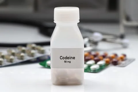 Codeine pill in white bottle, pill stock Stockfoto's