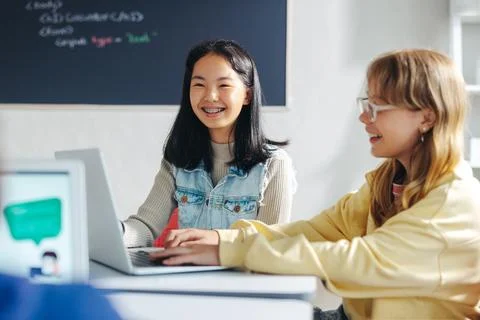 Coding Classroom: Kids learn to code in a computer-based learning environment Foto stock