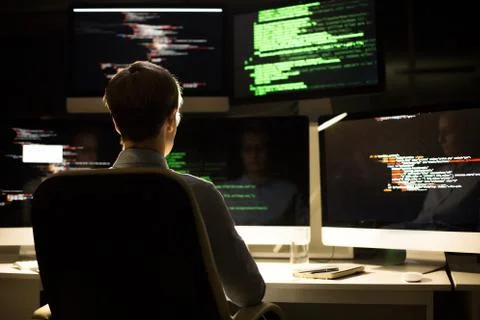 Coding at Dim Office Foto stock