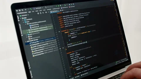Coding on the screen, HTML encoding and programming on a laptop screen Vidéo 197114406