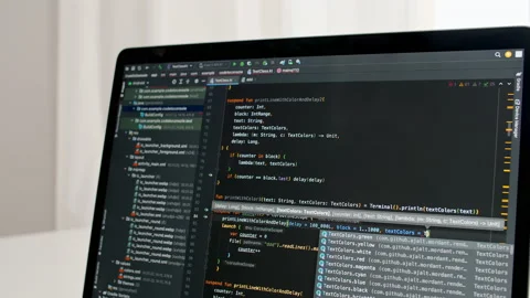 Coding on the screen, HTML encoding and programming on a laptop screen Vidéo 197115778