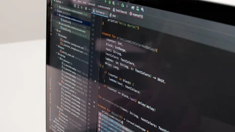 Coding on the screen, HTML encoding and programming on a laptop screen Vidéo 197462238