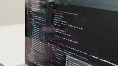 Coding on the screen, HTML encoding and programming on a laptop screen Vidéo 200837914
