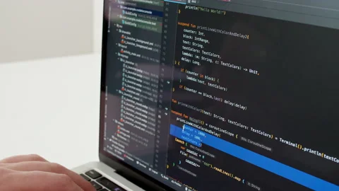 Coding on the screen, HTML encoding and programming on a laptop screen Vidéo 201344359