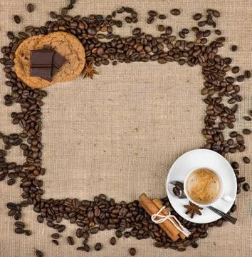 Coffee Background.A border of coffee beans over burlap background 스톡 사진