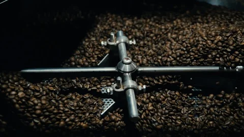 Coffee beans are being mixed and dried. Vídeo Stock 108064626