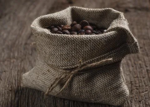 Coffee beans in bag Stock-Fotos