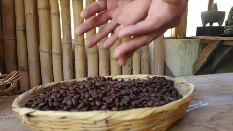Coffee beans in a basket Video stock 263160045