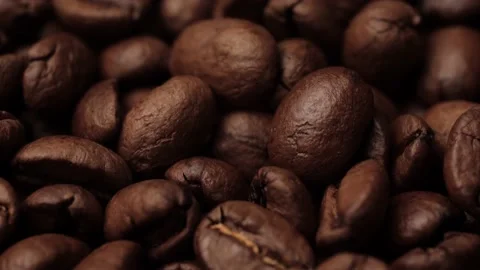 Coffee beans. Camera slowly moves up to show awesome roasted coffee beans. Macro Stockbeeldmateriaal 171895995