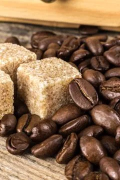 Coffee beans with cane sugar Foto stock