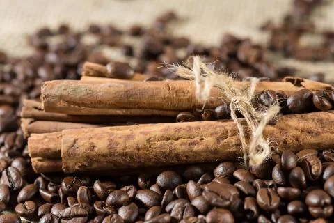 Coffee beans with cinnamon Foto stock