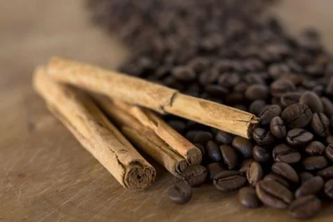 Coffee beans, cinnamon Foto stock