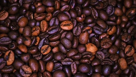 Coffee Beans Cofe Coffe Bean footage video on slow motion rotating rolling plate Video stock 117605039