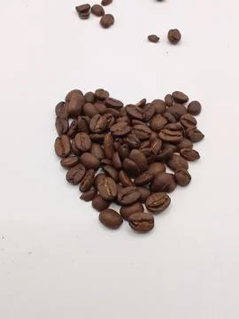 Coffee beans composition in the shape of a heart close up Foto stock