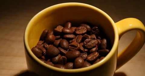 Coffee beans in a cup Stockbeeldmateriaal 162609979